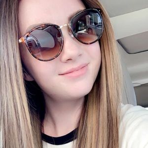 Meet your Posher, Hailey